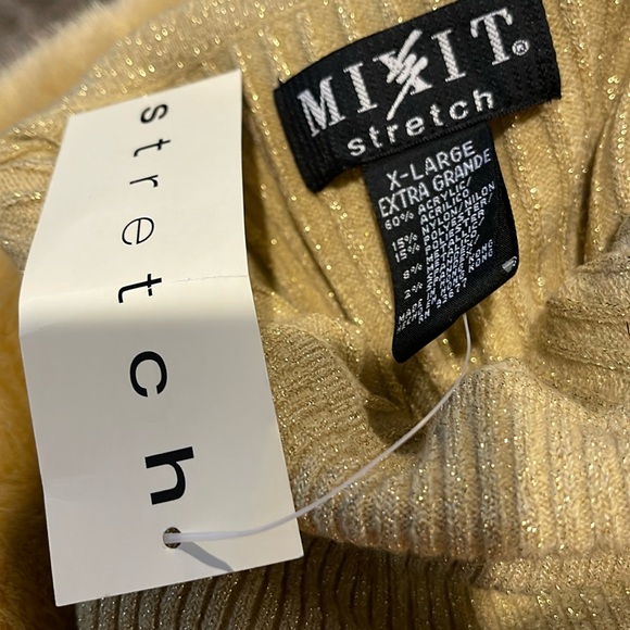 Gold turtleneck with over sweater for fur collar . - Picture 4 of 7